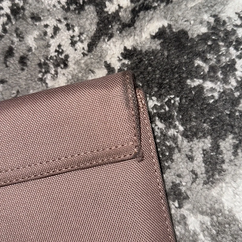 Herschel 15 in soft laptop sleeve in light pink rose